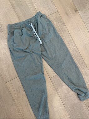 Vuori green performance Drawstring Jogger Pants